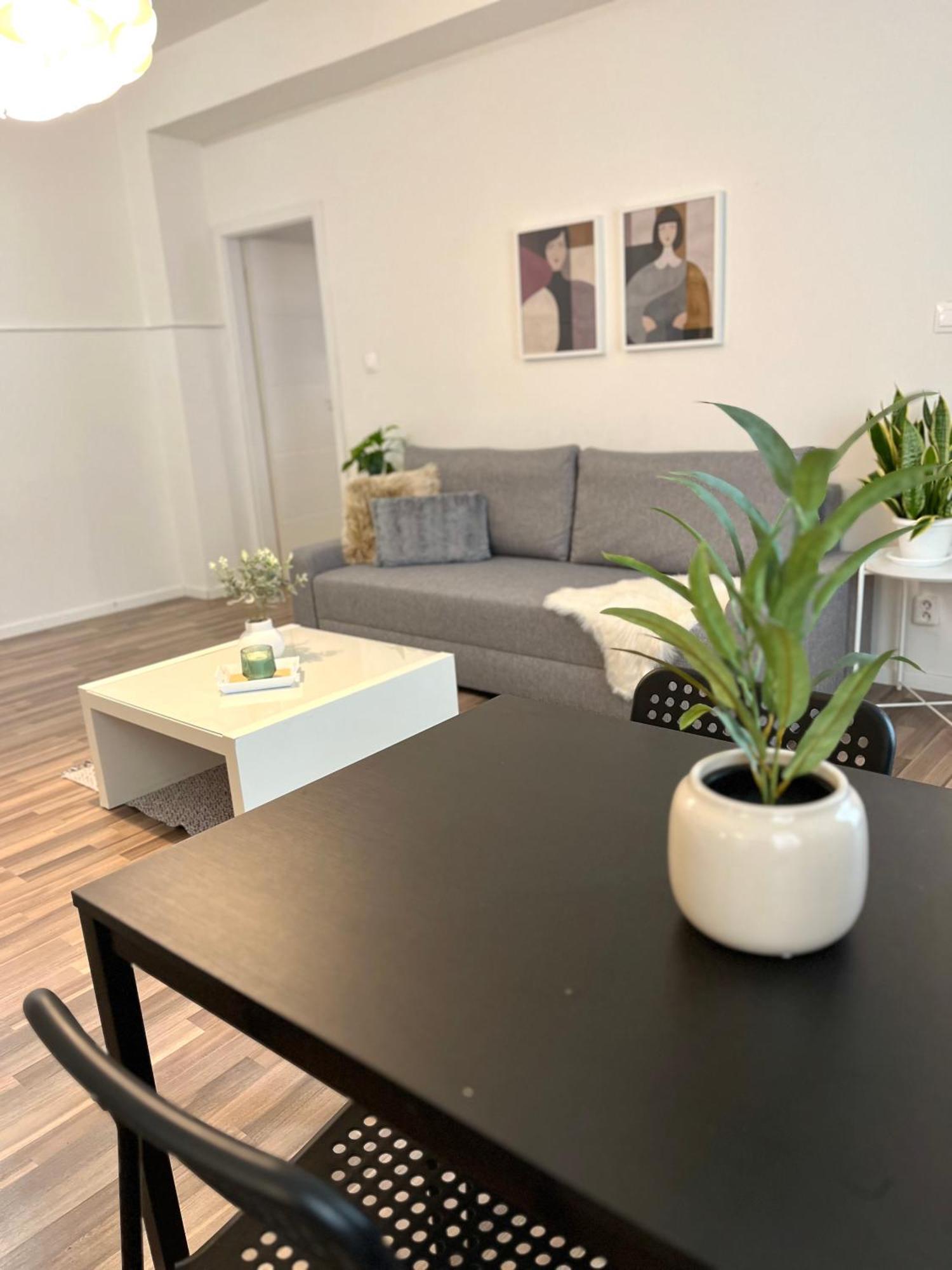 Apartment Adele - Old Town Братислава Экстерьер фото